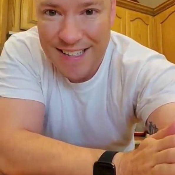 Imagen de I need a transparent woman in USA